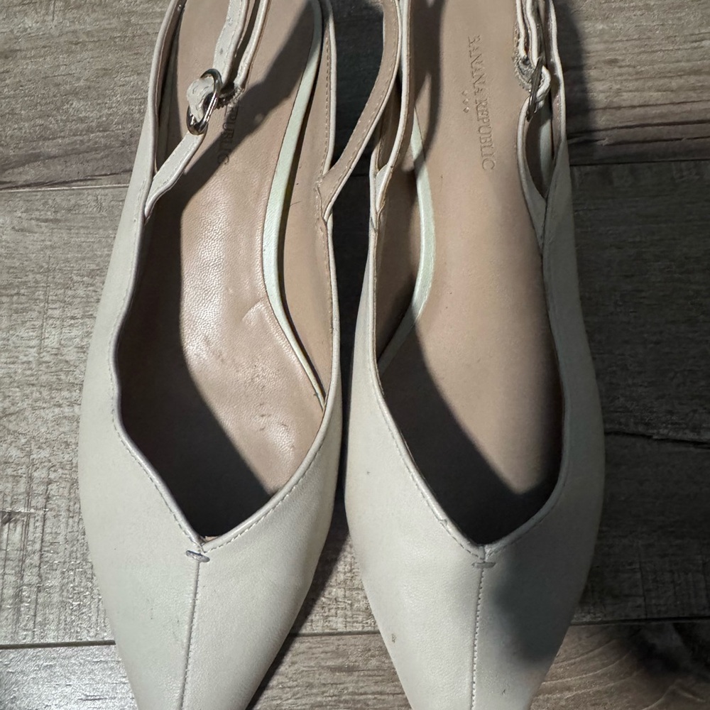 Banana Republic Women's Ivory/Cream Slingback Kitten Heel